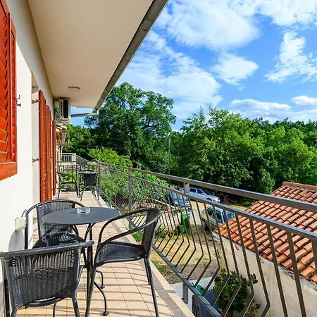 Apartment Lara With Swimming Pool - Paradiz *